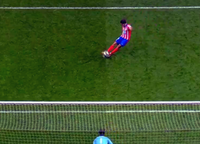 Moment incredibil la penalty-uri în Atletico - Real Madrid: a alunecat în timpul șutului, iar golul a fost anulat, sub ochii lui Vassaras