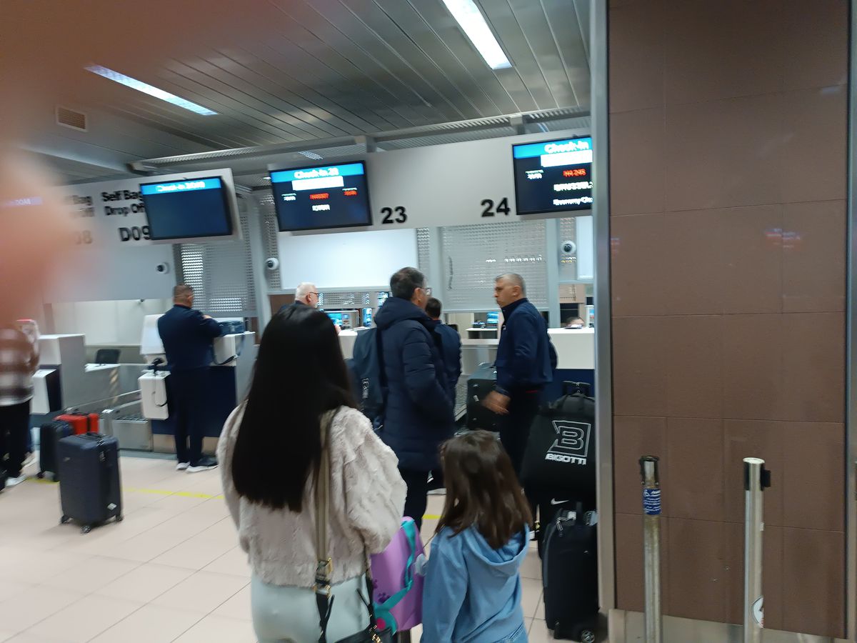 A rămas la București! FCSB a decolat spre Lyon fără titularul anunțat de Becali » MM Stoica l-a luat tare: „Ce faci, mă, dormi în seara asta?!”