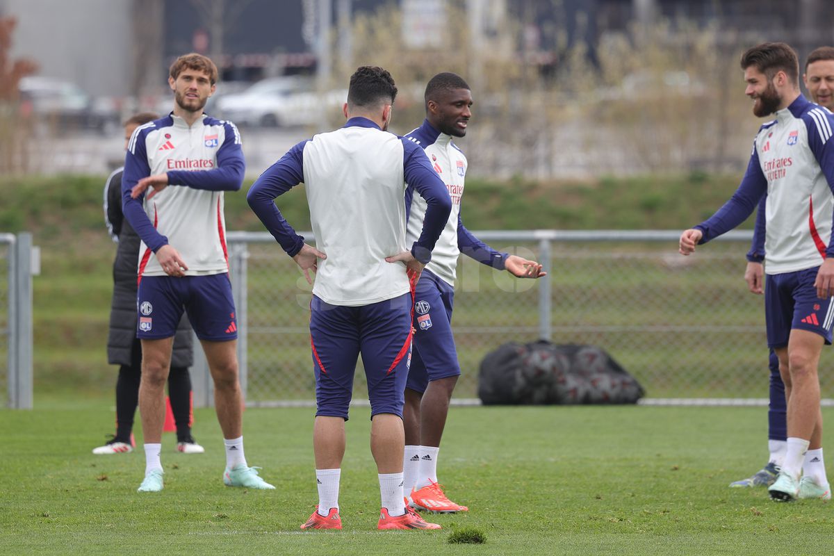 Voie bună, dar și concentrare în rândul francezilor » Ce s-a întâmplat la antrenamentul de dinainte de Lyon - FCSB