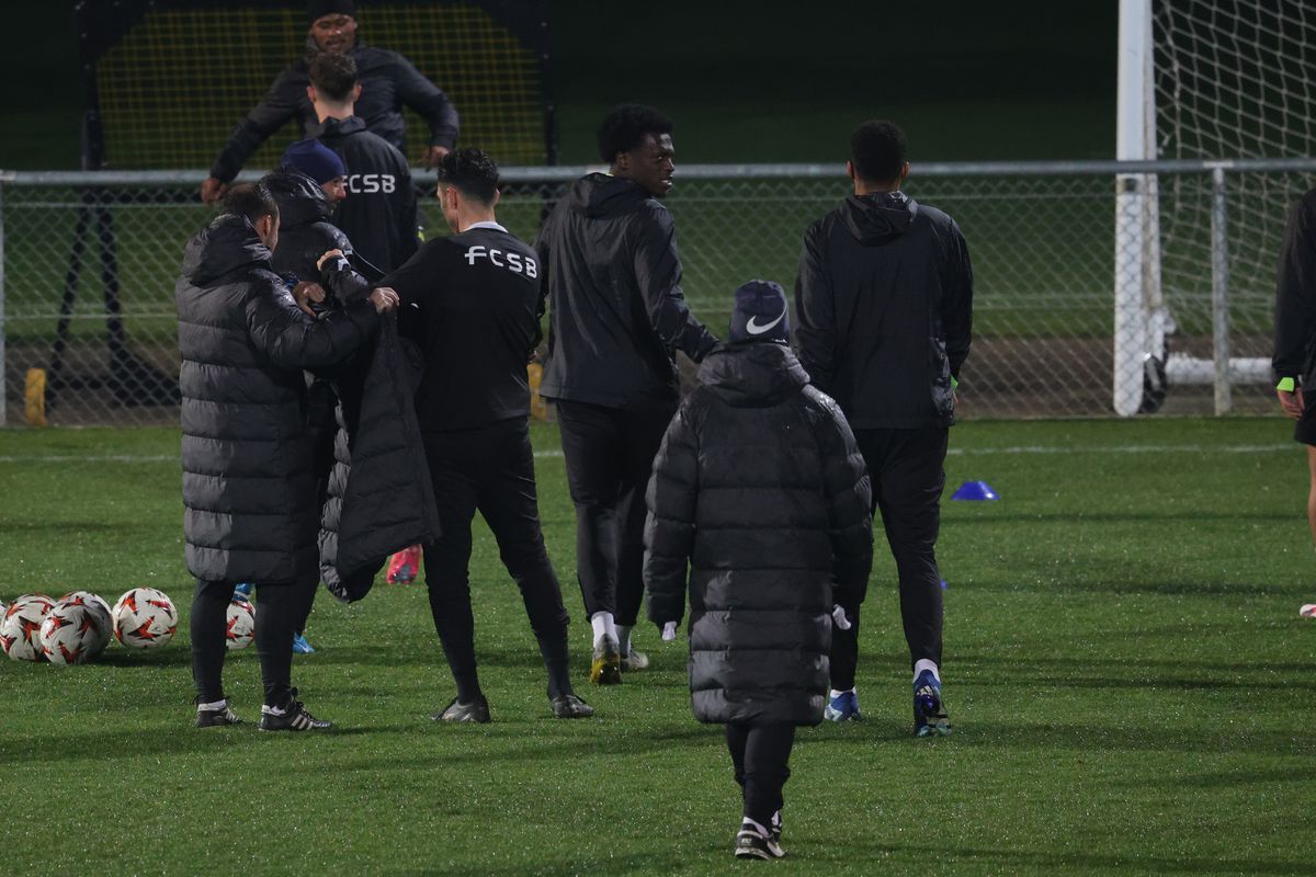 Antrenament oficial FCSB la Lyon