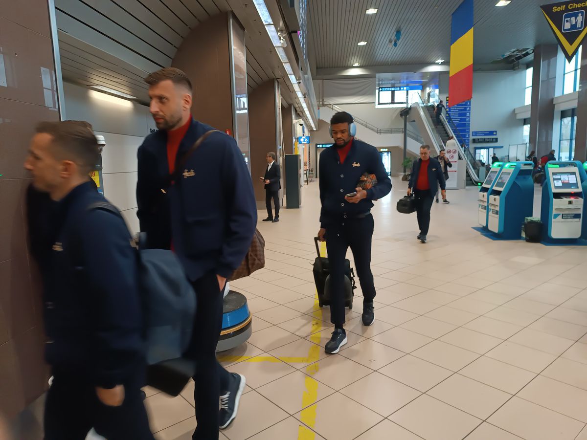 A rămas la București! FCSB a decolat spre Lyon fără titularul anunțat de Becali » MM Stoica l-a luat tare: „Ce faci, mă, dormi în seara asta?!”