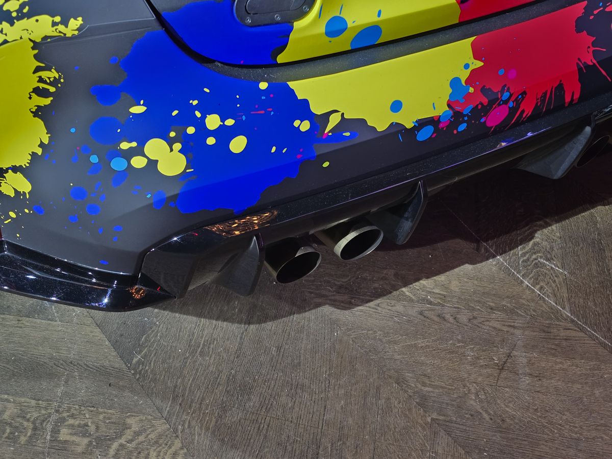 Prima echipă complet românească din GT4 și-a prezentat mașina pentru 2025 într-un club din București » Cum arată modelul BMW M4 GT4 EVO