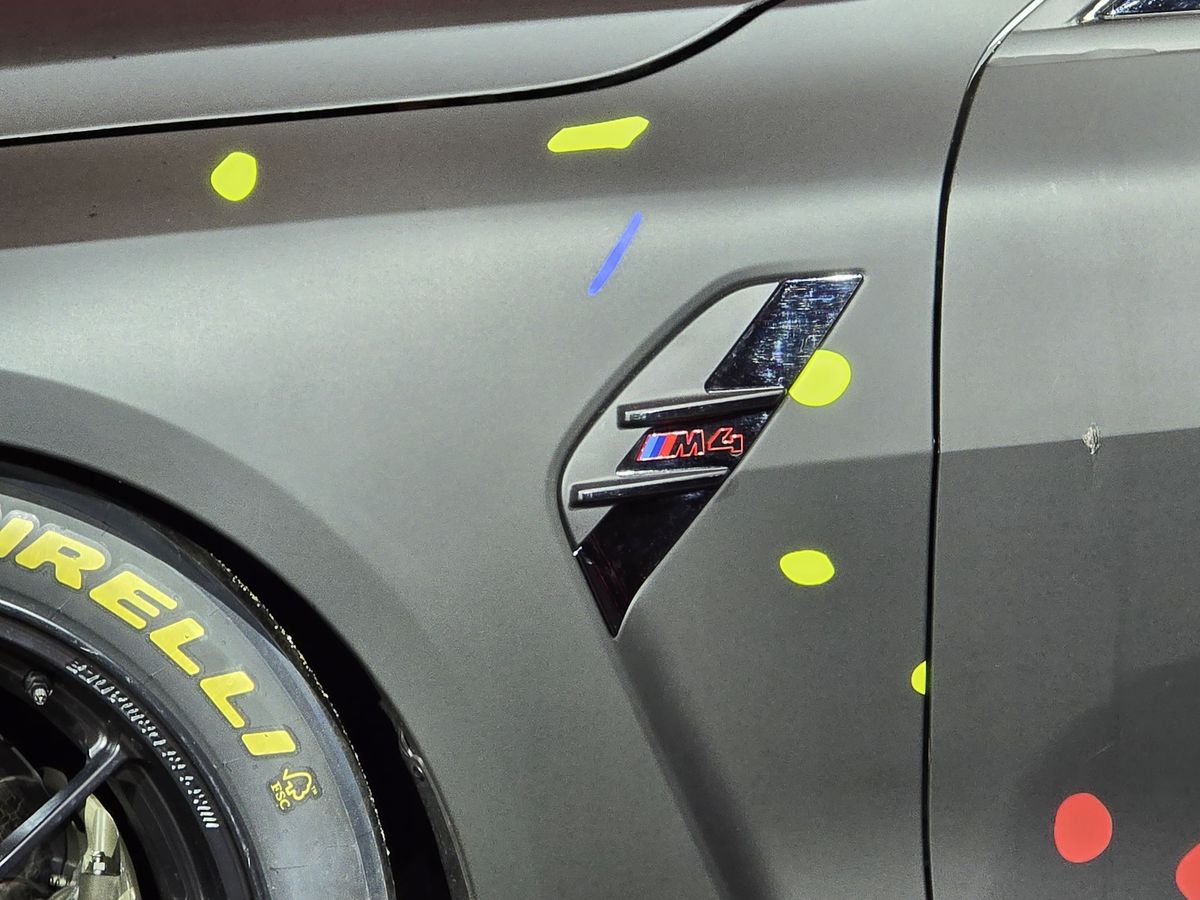 Prima echipă complet românească din GT4 și-a prezentat mașina pentru 2025 într-un club din București » Cum arată modelul BMW M4 GT4 EVO