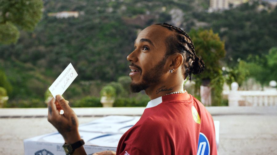 Salutări în stil italian: Peroni Nastro Azzurro 0.0% începe cel de-al doilea an al parteneriatului global cu Scuderia Ferrari HP