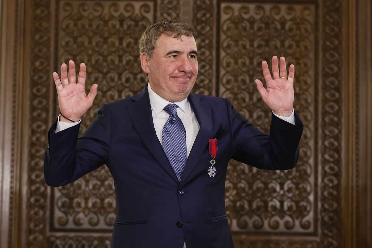 Gică Hagi, decorat cu Ordinul Național „Steaua României”. FOTO: Cristi Preda