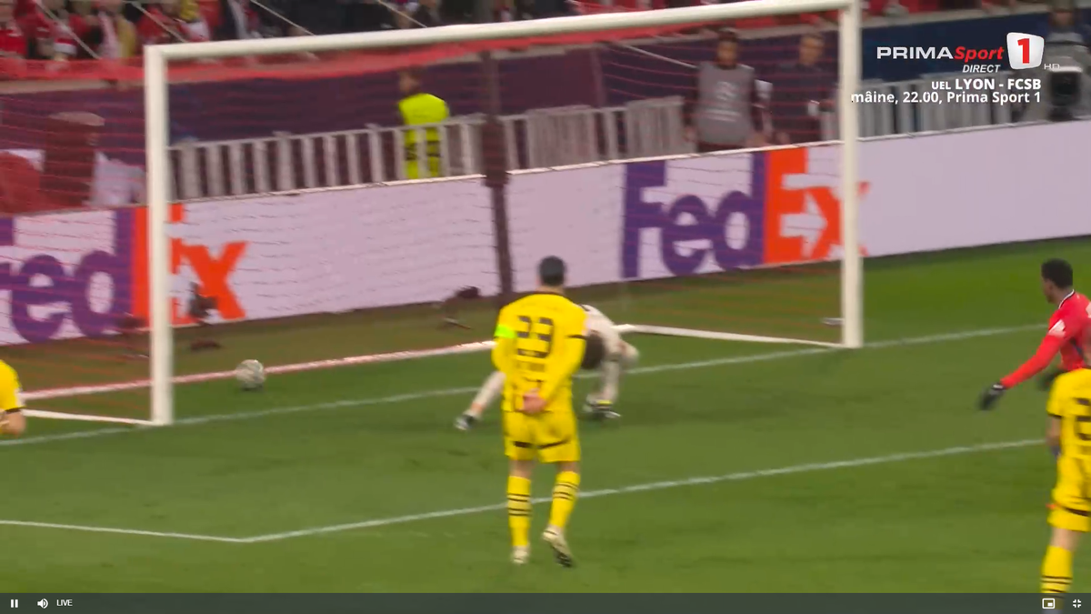 Golul primit de Kobel în Lille - Dortmund