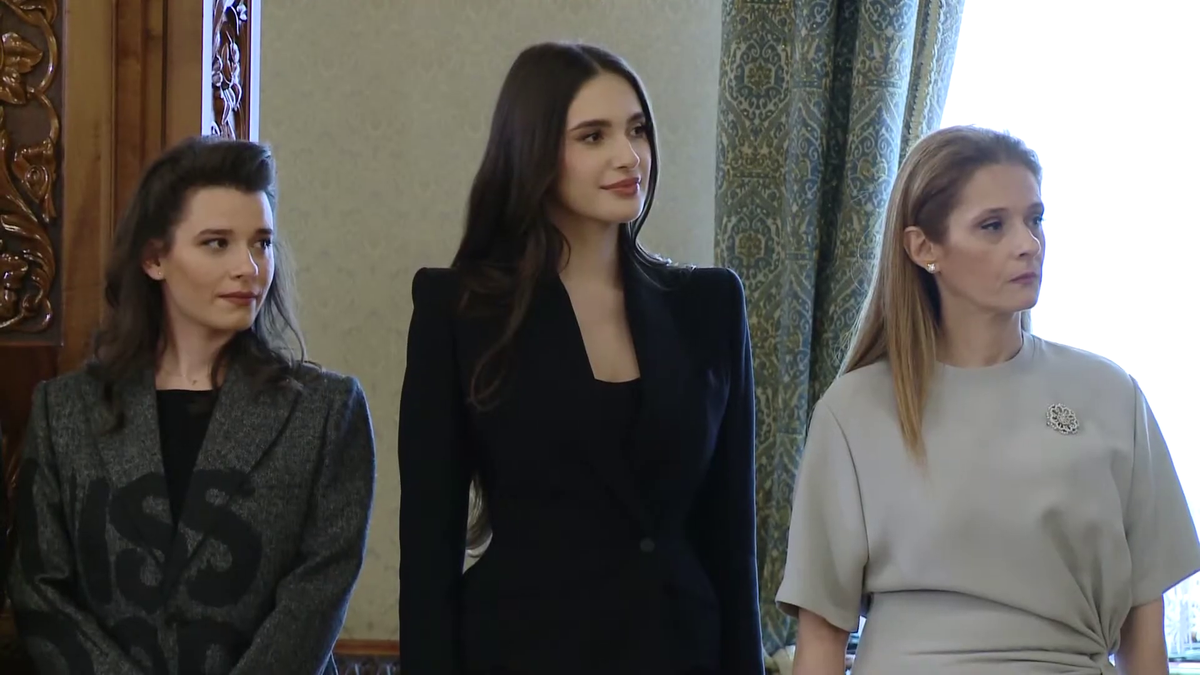 Elena Hagi a strălucit la Palatul Cotroceni » Cum a fost surprinsă soția lui Ianis la decorarea „Regelui”