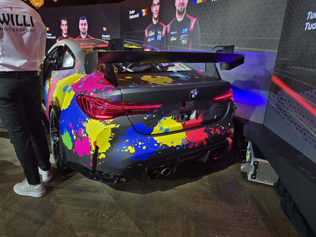 Prima echipă complet românească din GT4 și-a prezentat mașina pentru 2025 într-un club din București » Cum arată modelul BMW M4 GT4 EVO
