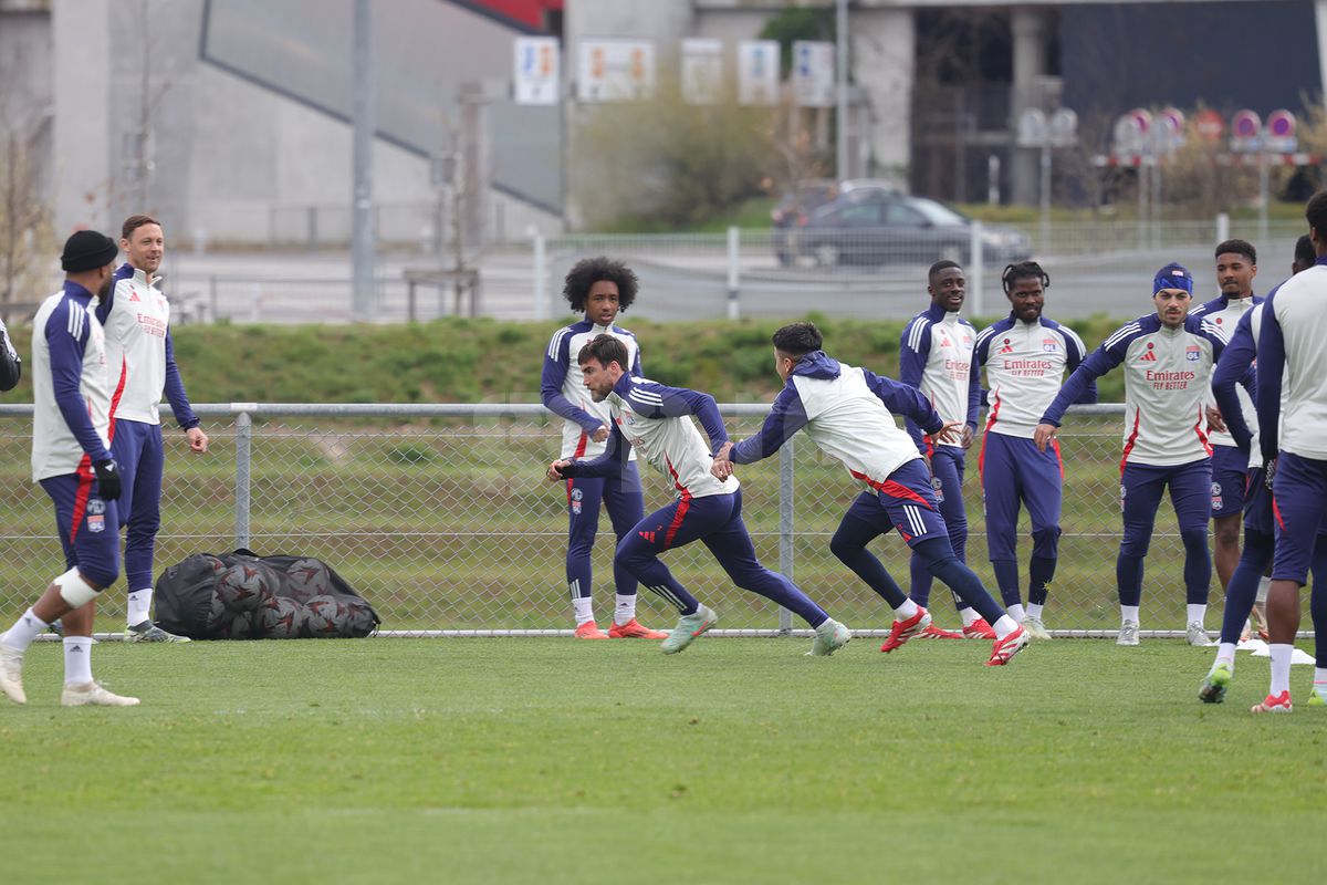 Voie bună, dar și concentrare în rândul francezilor » Ce s-a întâmplat la antrenamentul de dinainte de Lyon - FCSB