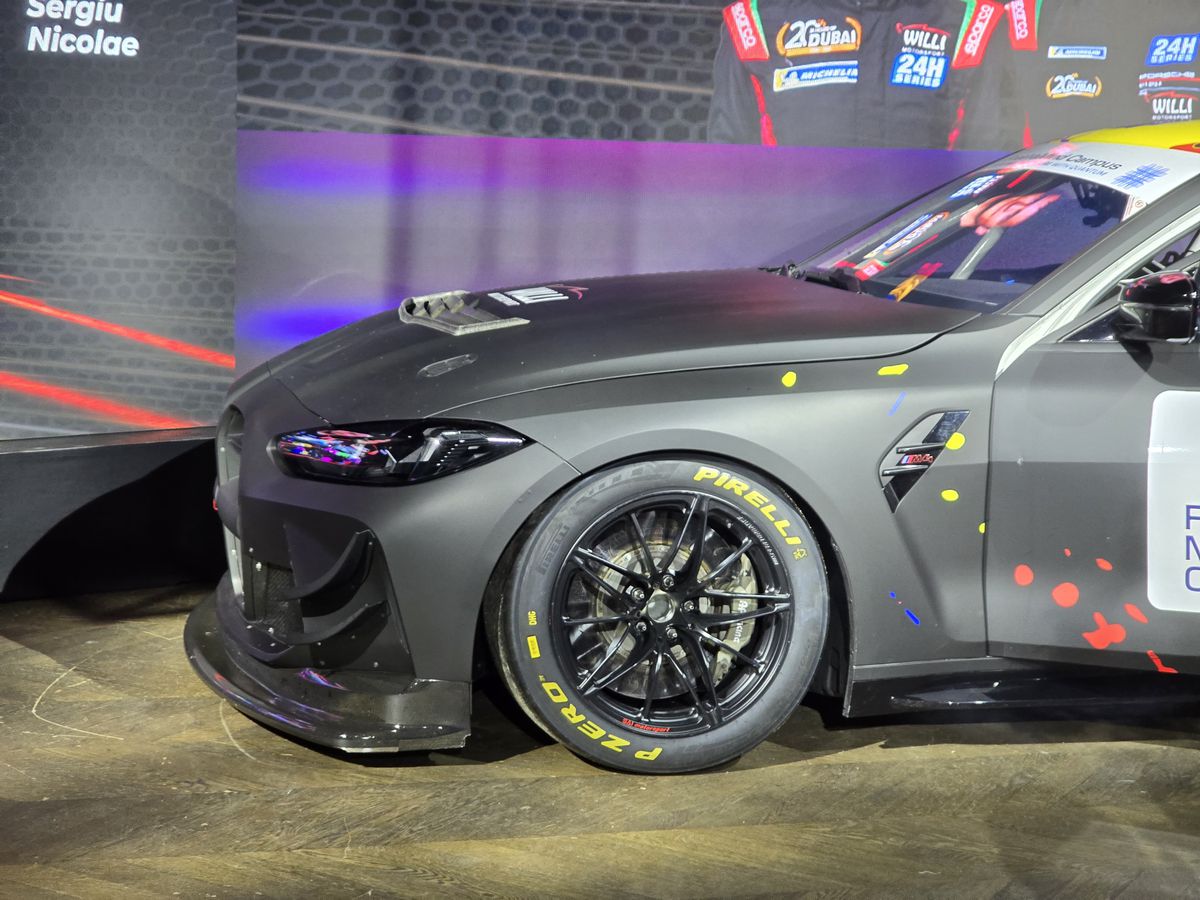 Prima echipă complet românească din GT4 și-a prezentat mașina pentru 2025 într-un club din București » Cum arată modelul BMW M4 GT4 EVO