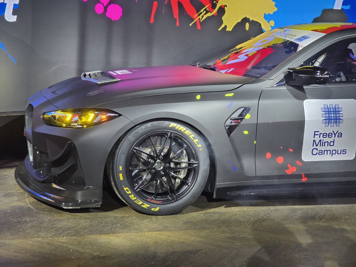 Prima echipă complet românească din GT4 și-a prezentat mașina pentru 2025 într-un club din București » Cum arată modelul BMW M4 GT4 EVO