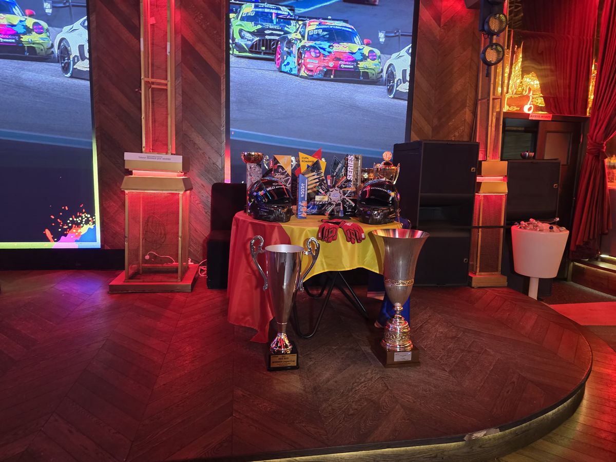 Prima echipă complet românească din GT4 și-a prezentat mașina pentru 2025 într-un club din București » Cum arată modelul BMW M4 GT4 EVO