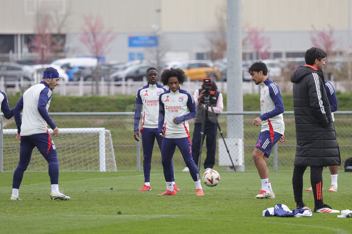 Voie bună, dar și concentrare în rândul francezilor » Ce s-a întâmplat la antrenamentul de dinainte de Lyon - FCSB