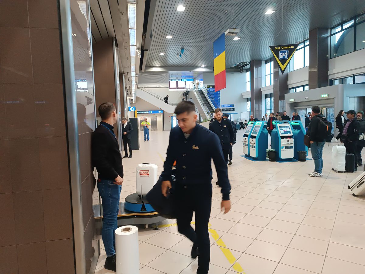 A rămas la București! FCSB a decolat spre Lyon fără titularul anunțat de Becali » MM Stoica l-a luat tare: „Ce faci, mă, dormi în seara asta?!”