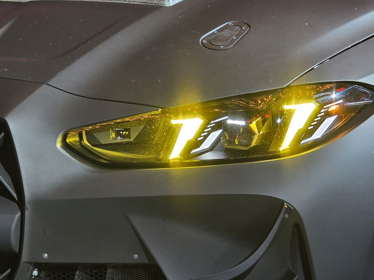 Prima echipă complet românească din GT4 și-a prezentat mașina pentru 2025 într-un club din București » Cum arată modelul BMW M4 GT4 EVO