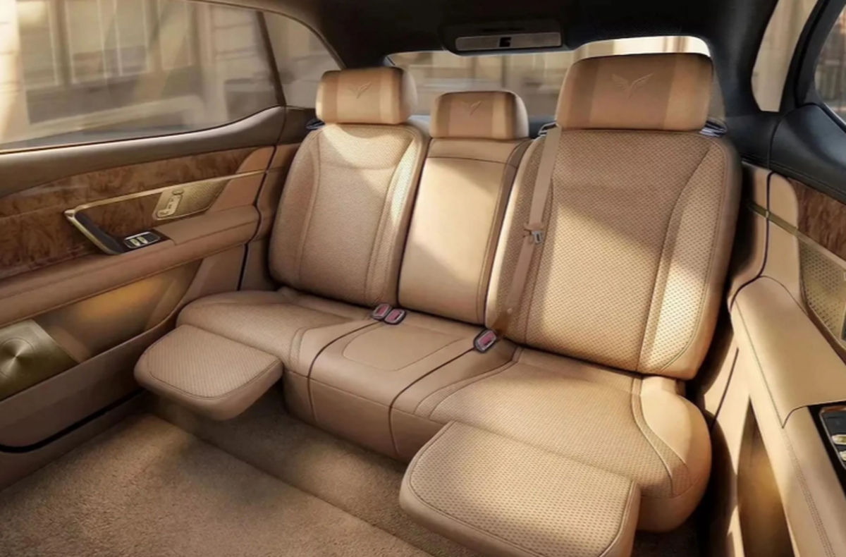 Cum arată „Rolls-Royce”-ul din Vietnam, cu schimbător placat cu aur și trei motoare