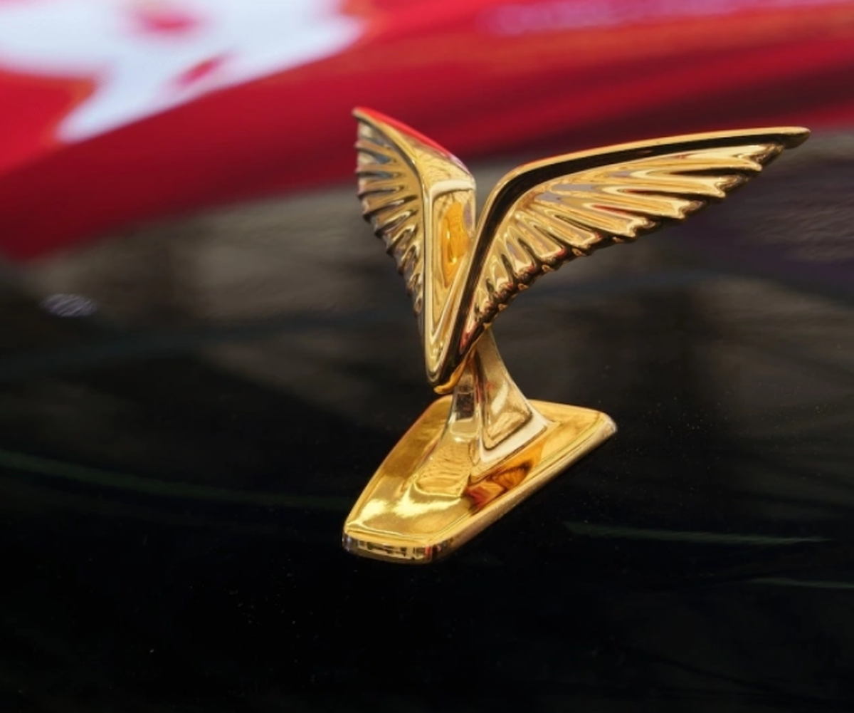 Cum arată „Rolls-Royce”-ul din Vietnam, cu schimbător placat cu aur și trei motoare