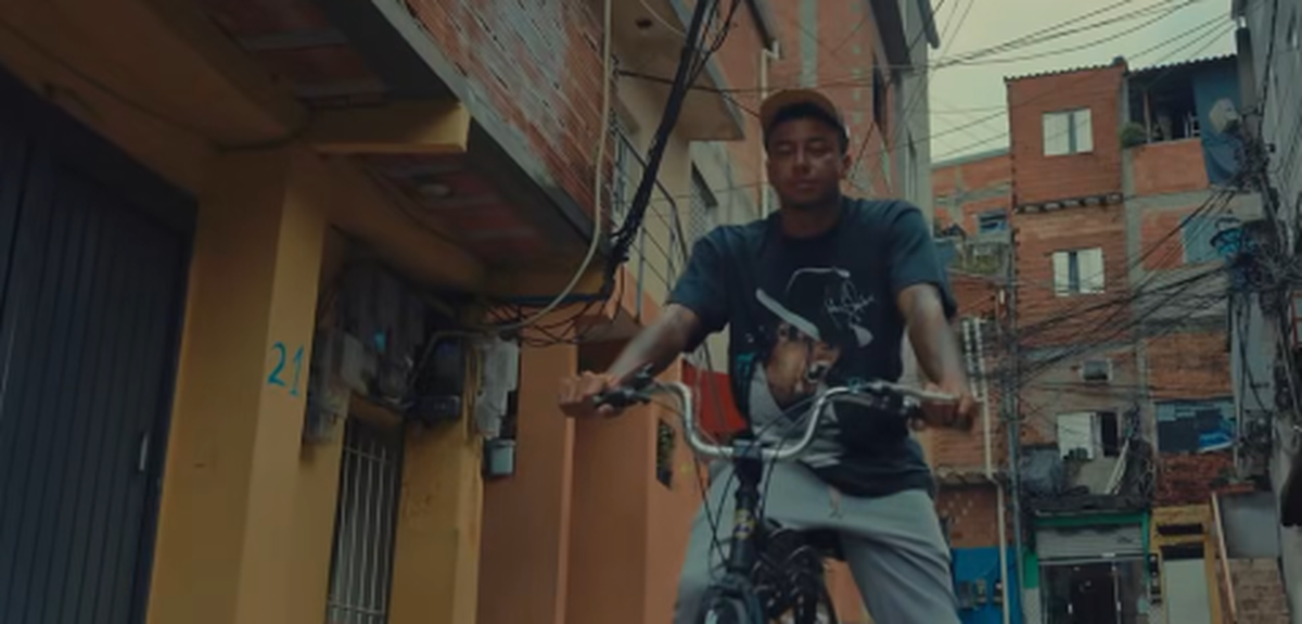 Jesse Lingard, plimbare cu bicicleta în favelele din Sao Paulo