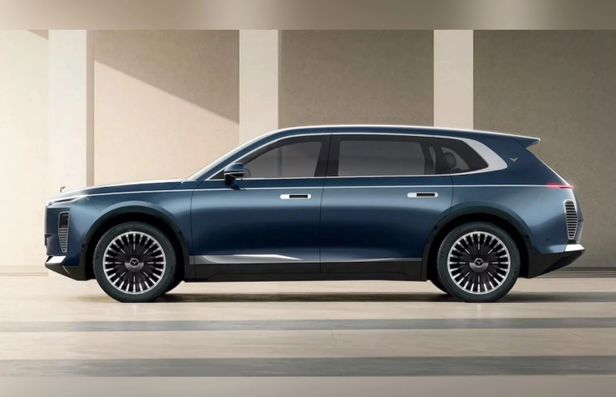 Cum arată „Rolls-Royce”-ul din Vietnam, cu schimbător placat cu aur și trei motoare