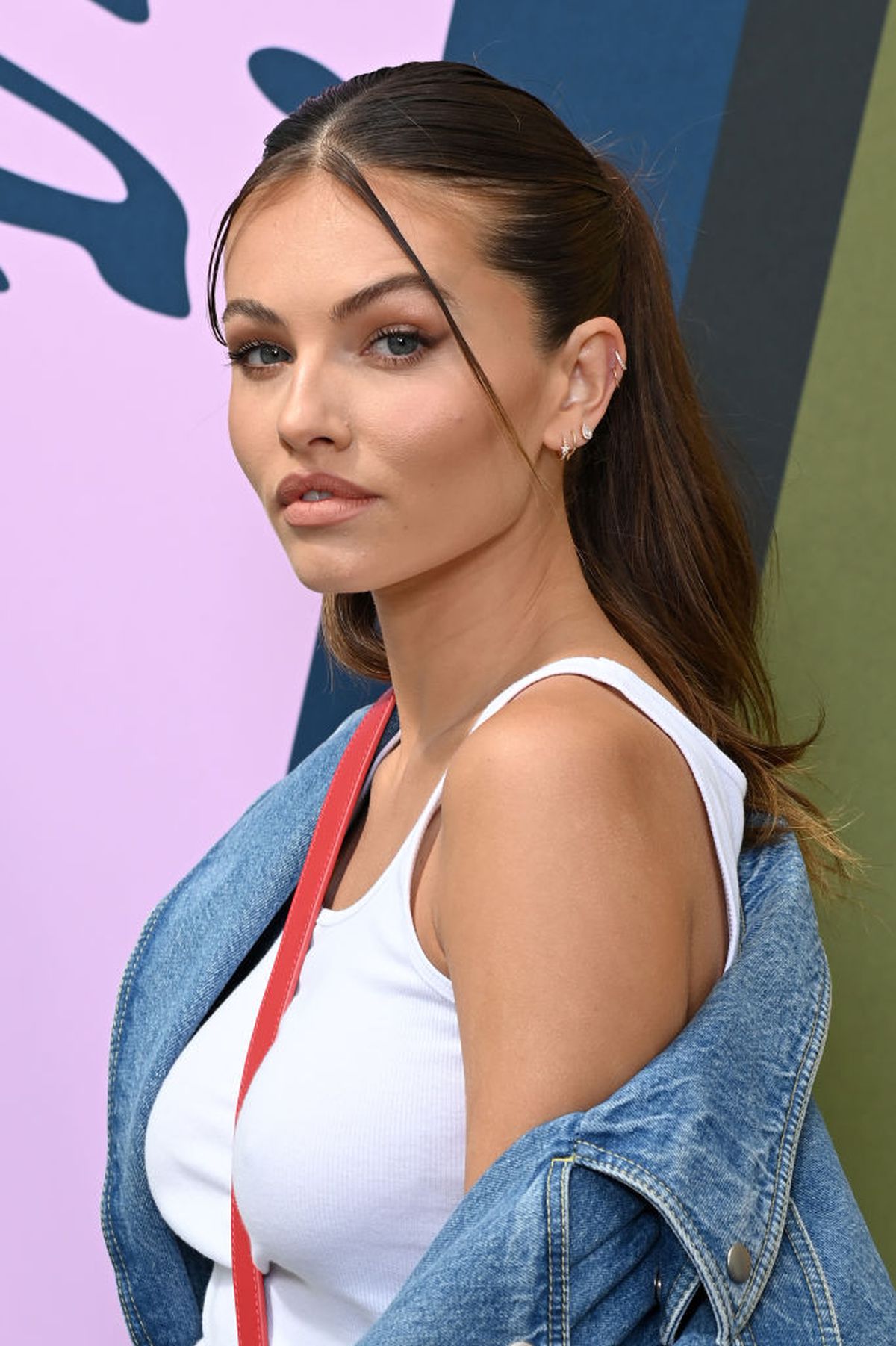 „Cea mai frumoasă fată din lume”, fiica fostului internațional din Premier League, s-a logodit la 20 de ani de la fotografia-eveniment