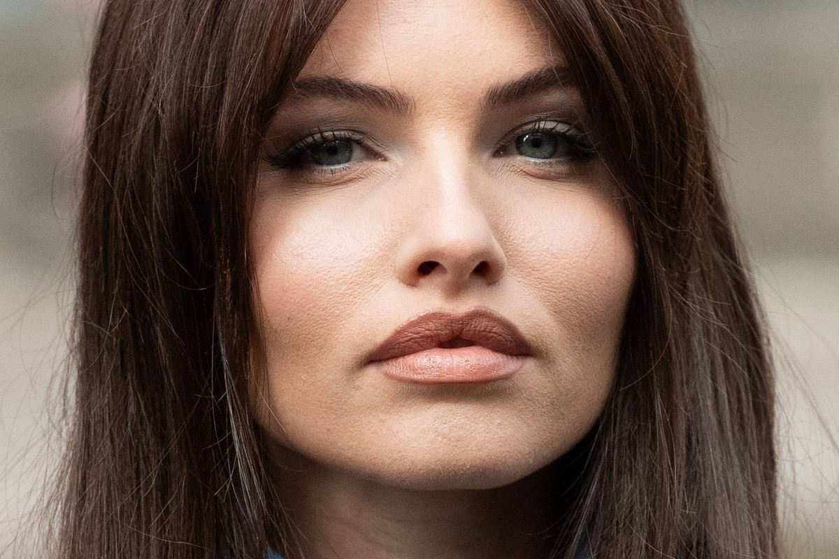 „Cea mai frumoasă fată din lume”, fiica fostului internațional din Premier League, s-a logodit la 20 de ani de la fotografia-eveniment