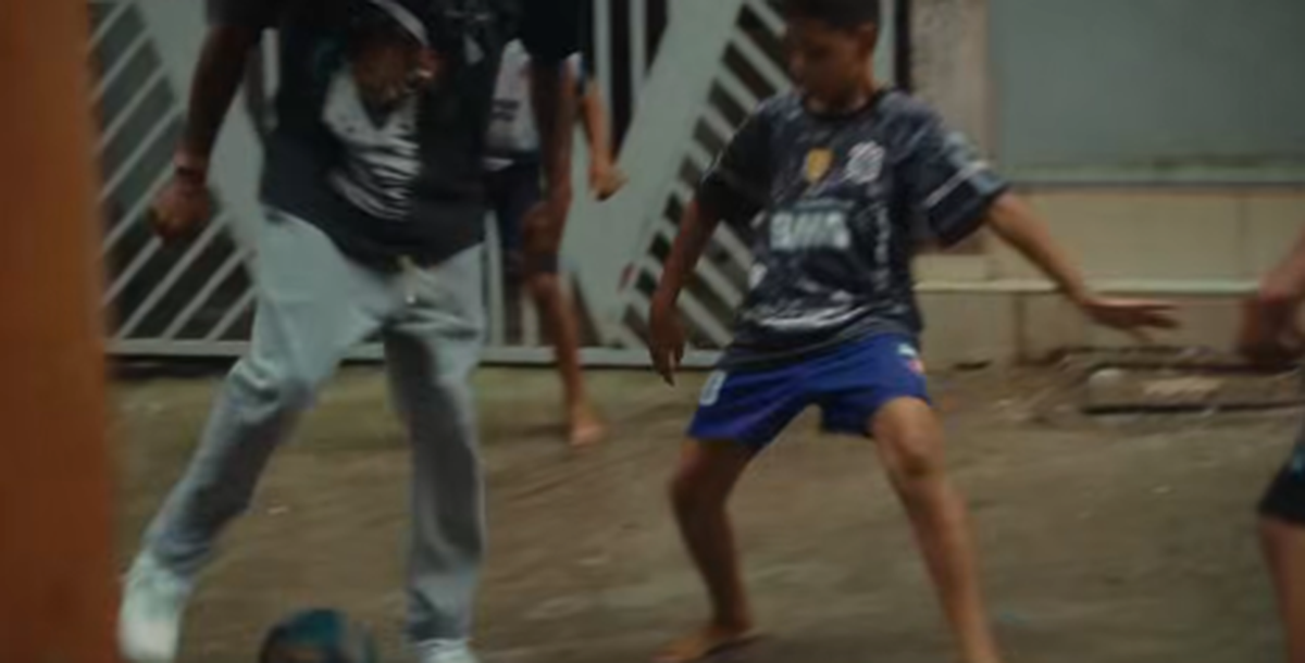 Jesse Lingard, plimbare cu bicicleta în favelele din Sao Paulo