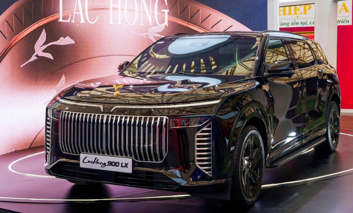 Cum arată „Rolls-Royce”-ul din Vietnam, cu schimbător placat cu aur și trei motoare