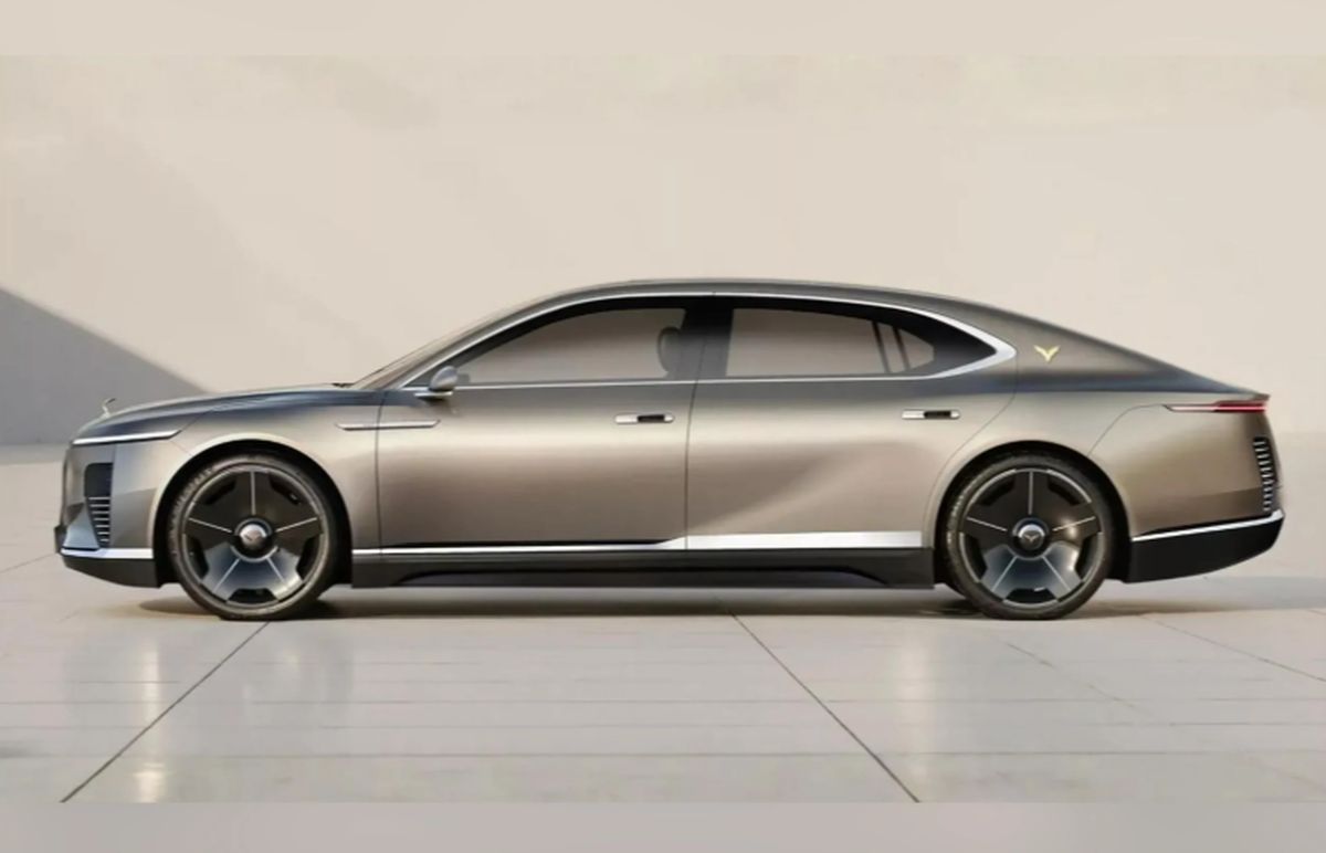 Cum arată „Rolls-Royce”-ul din Vietnam, cu schimbător placat cu aur și trei motoare