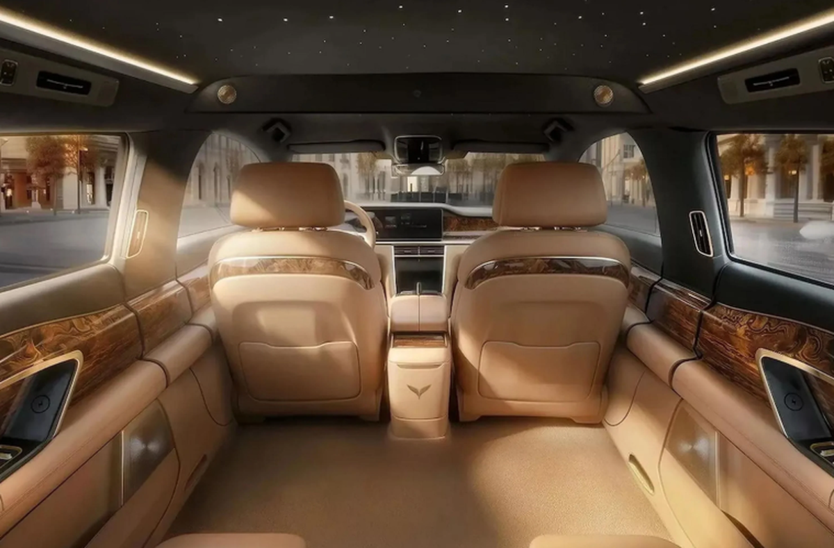 Cum arată „Rolls-Royce”-ul din Vietnam, cu schimbător placat cu aur și trei motoare