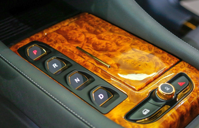 Cum arată „Rolls-Royce”-ul din Vietnam, cu schimbător placat cu aur și trei motoare