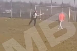 Scene absolut sălbatice pe un teren de fotbal din România: „Dă-i bă! Nu-l lăsa!”