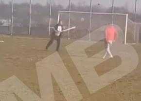 Scene absolut sălbatice pe un teren de fotbal din România: „Dă-i bă! Nu-l lăsa!”