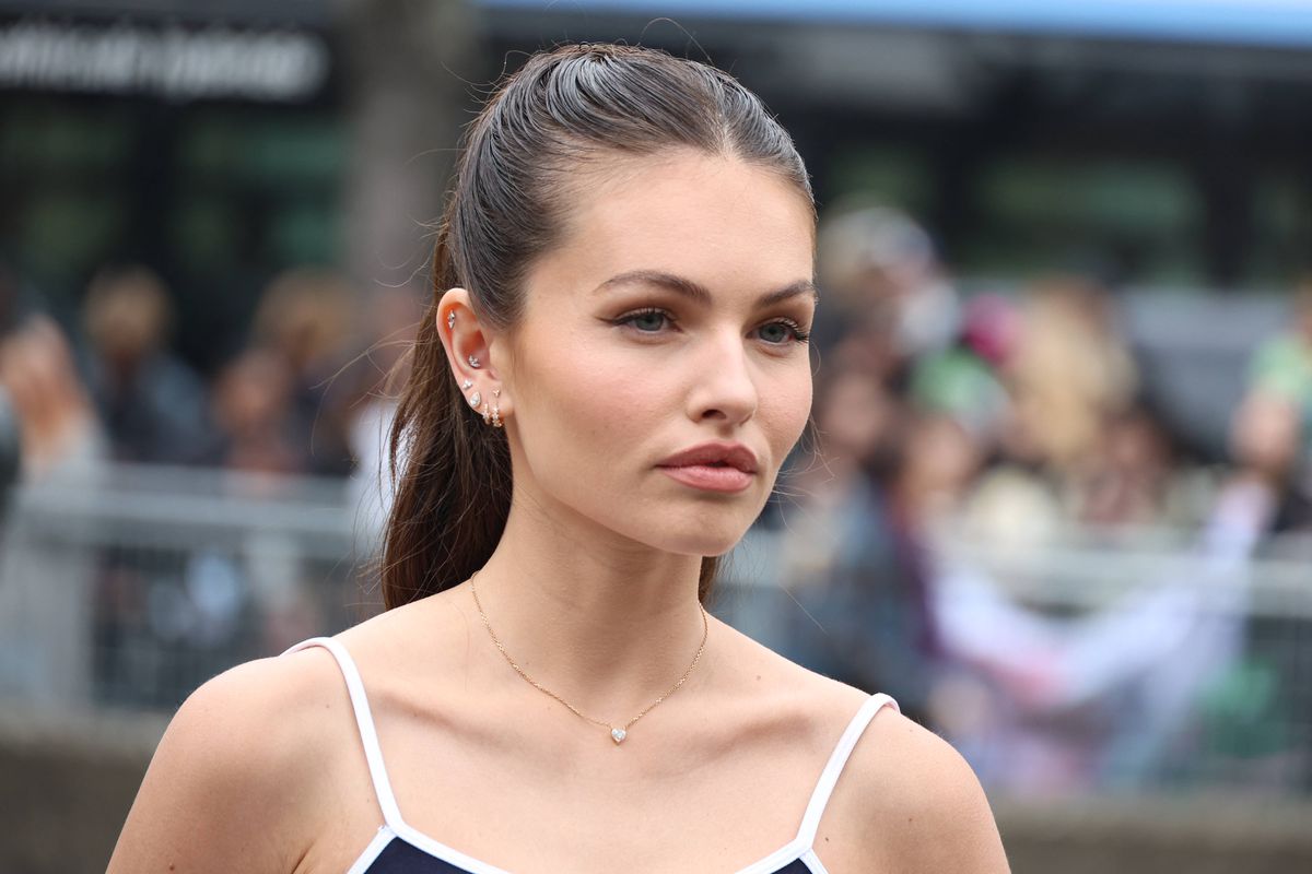 „Cea mai frumoasă fată din lume”, fiica fostului internațional din Premier League, s-a logodit la 20 de ani de la fotografia-eveniment