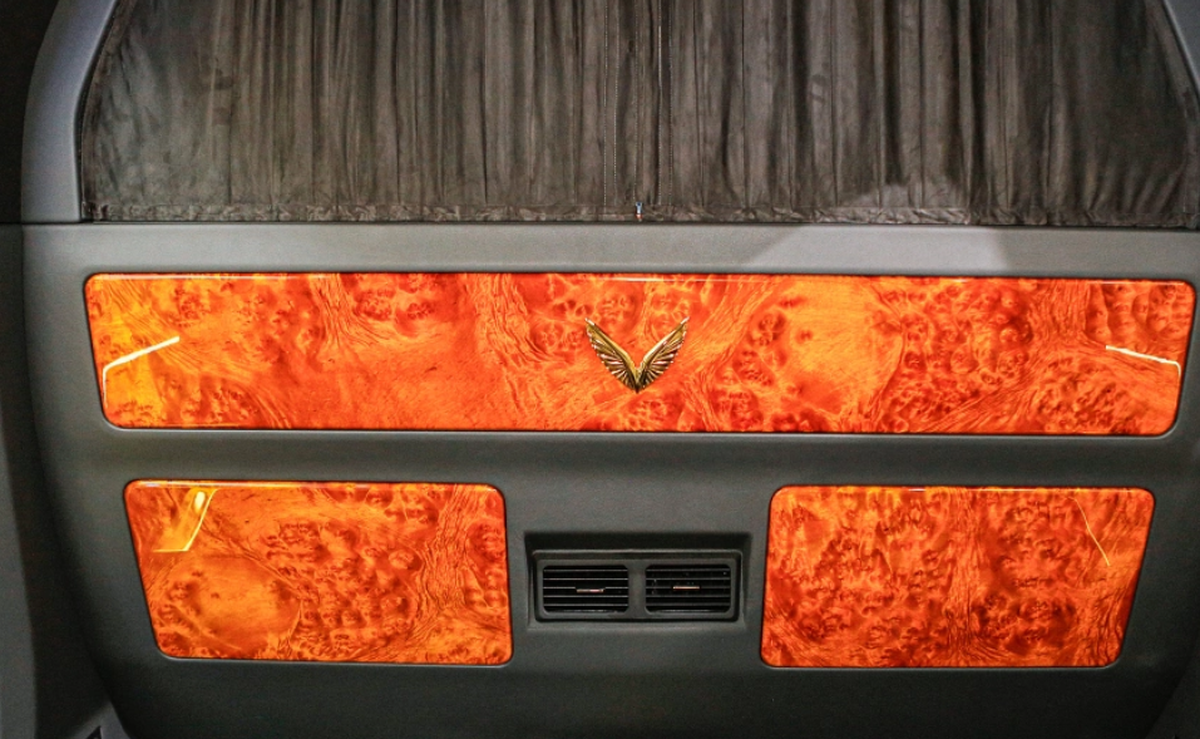 Cum arată „Rolls-Royce”-ul din Vietnam, cu schimbător placat cu aur și trei motoare