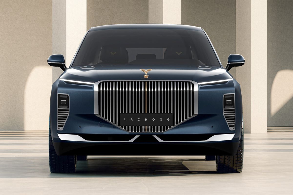 Cum arată „Rolls-Royce”-ul din Vietnam, cu schimbător placat cu aur și trei motoare