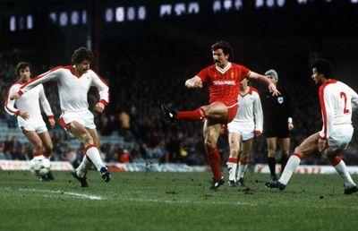 Dezvăluiri după 36 de ani de la Dinamo - Liverpool » Clipe de coșmar pentru englezi la București: „Soldaţii şi poliţiştii români ne făceau semne că ne taie gâtul!”