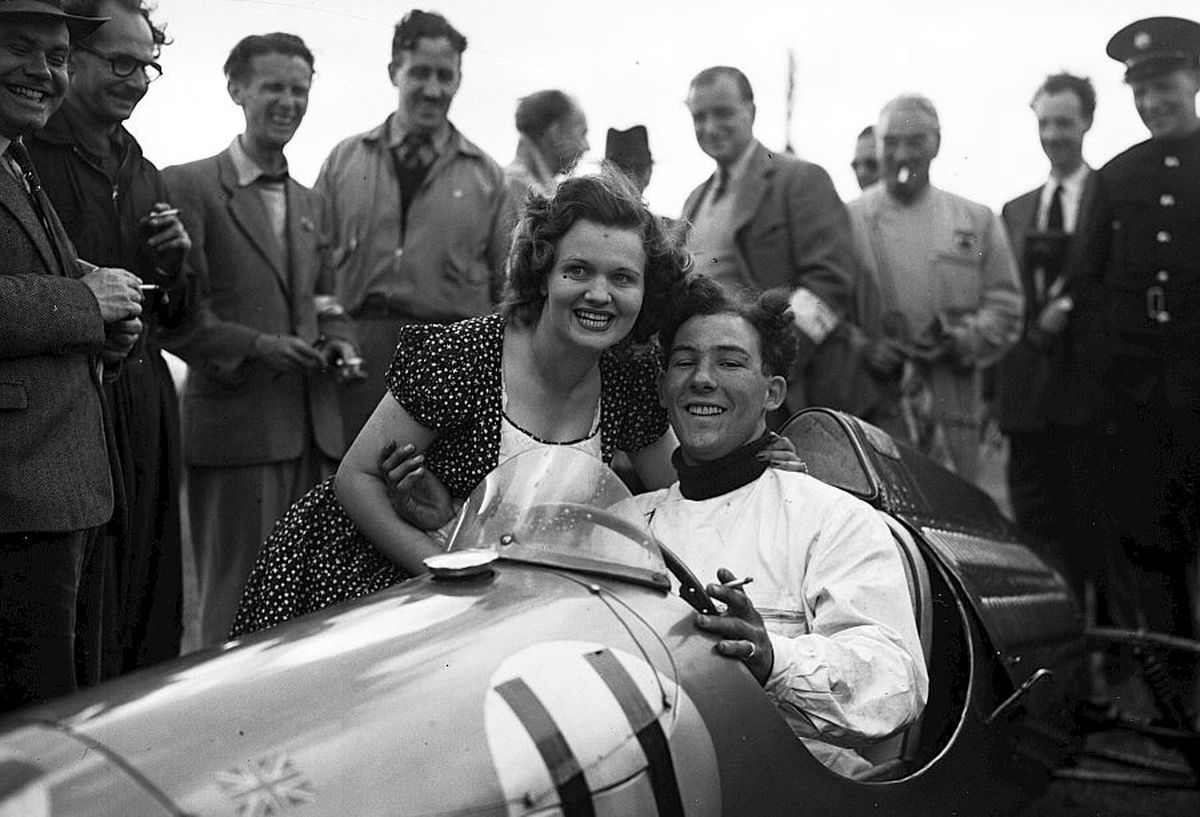 Legendarul pilot Sir Stirling Moss a murit la 90 de ani! Imagini din carieră și de la accidentul care l-a lăsat paralizat 6 luni