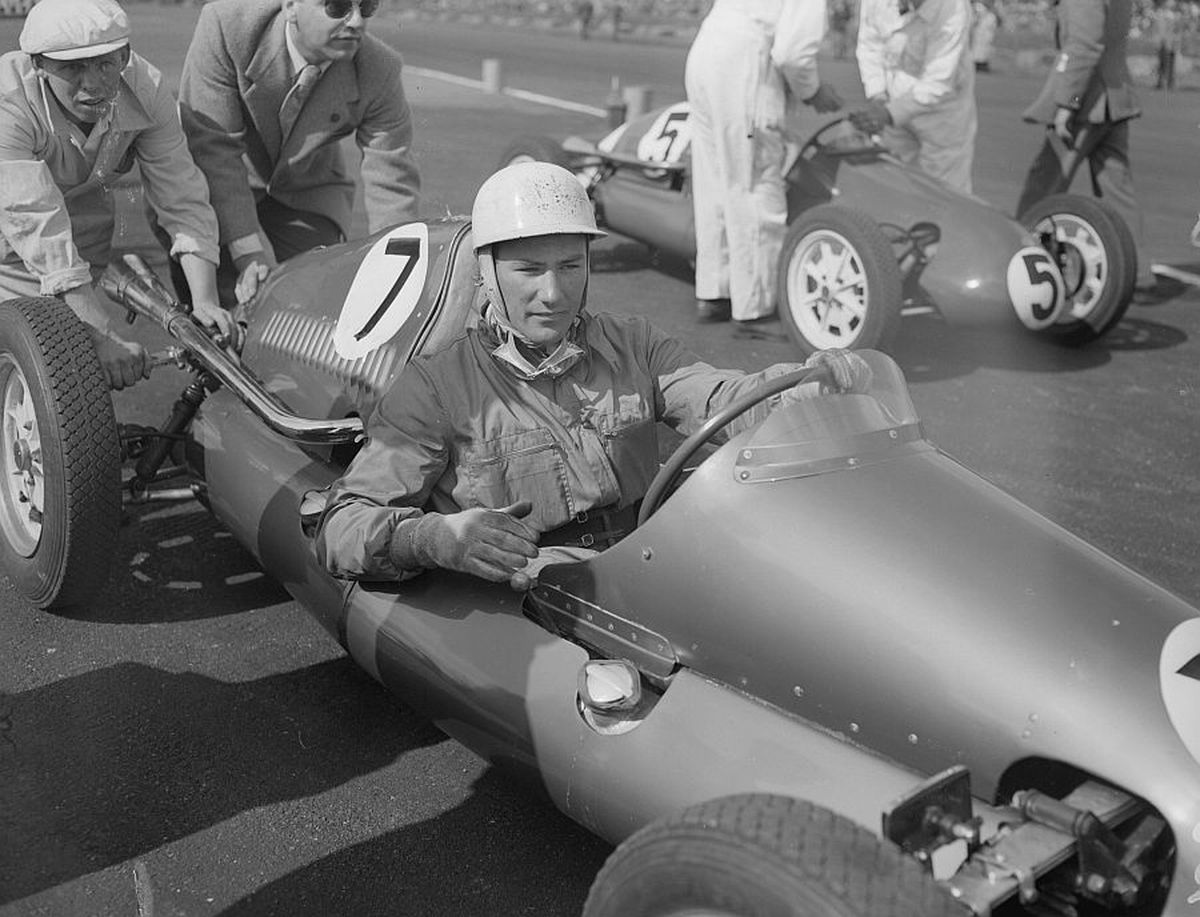 Legendarul pilot Sir Stirling Moss a murit la 90 de ani! Imagini din carieră și de la accidentul care l-a lăsat paralizat 6 luni