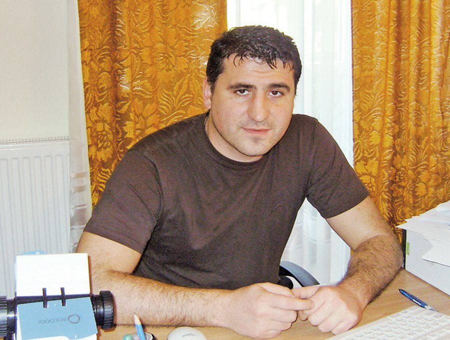 Ciprian Paraschiv în 2010, la biroul de director al DJTS Iași