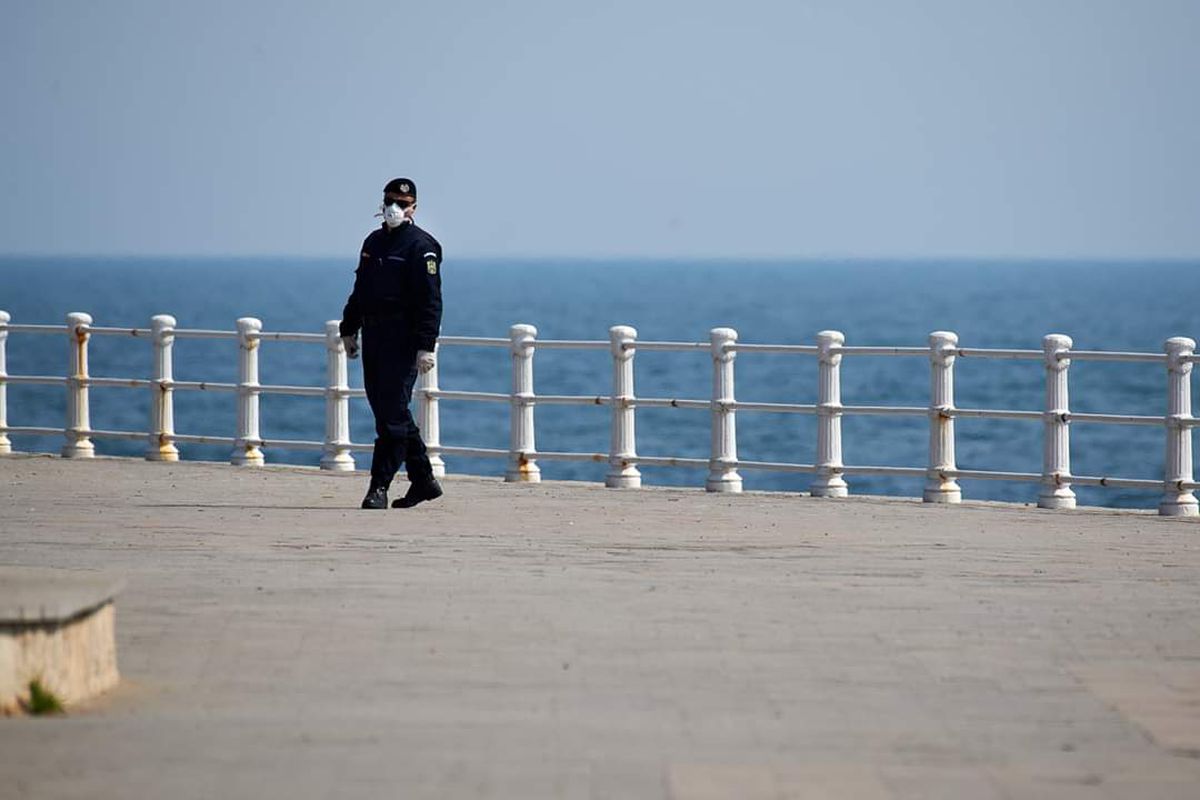 GALERIE FOTO La mare, la soare, cu mască, fără mască » Fotoreportaj GSP: am fost să vedem cum arată un weekend senin pe Litoral în „era COVID-19”