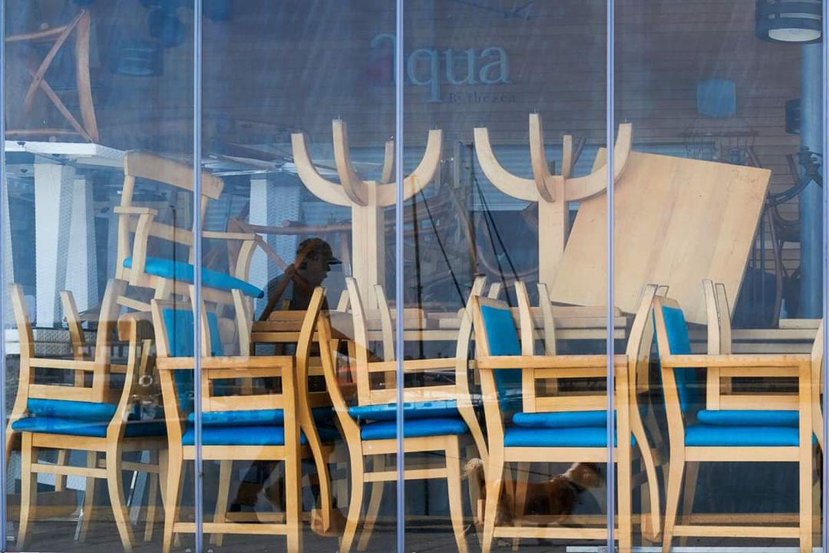 GALERIE FOTO La mare, la soare, cu mască, fără mască » Fotoreportaj GSP: am fost să vedem cum arată un weekend senin pe Litoral în „era COVID-19”