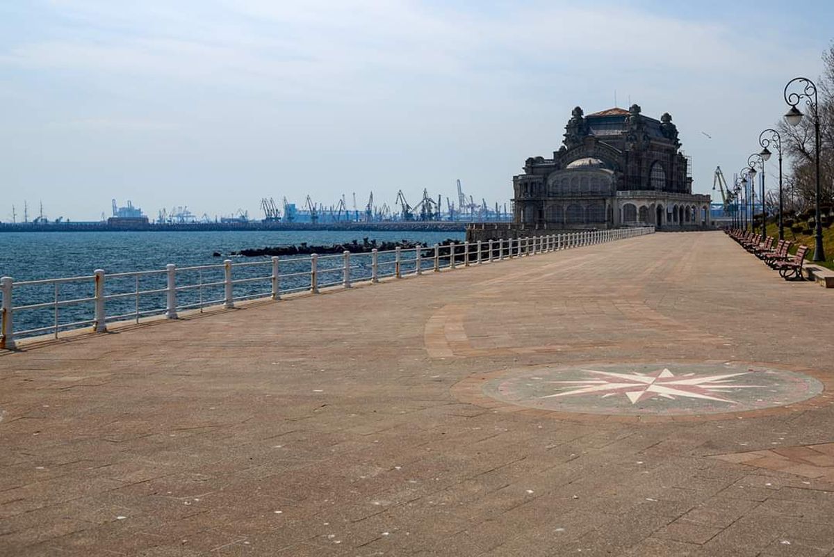 GALERIE FOTO La mare, la soare, cu mască, fără mască » Fotoreportaj GSP: am fost să vedem cum arată un weekend senin pe Litoral în „era COVID-19”