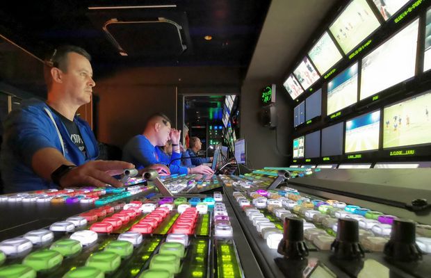 EXCLUSIV. De ce e Liga 1 nevoită să reia acest sezon: eAD Interactive, deținătorul drepturilor TV, dezvăluie clauza din contractul cu LPF