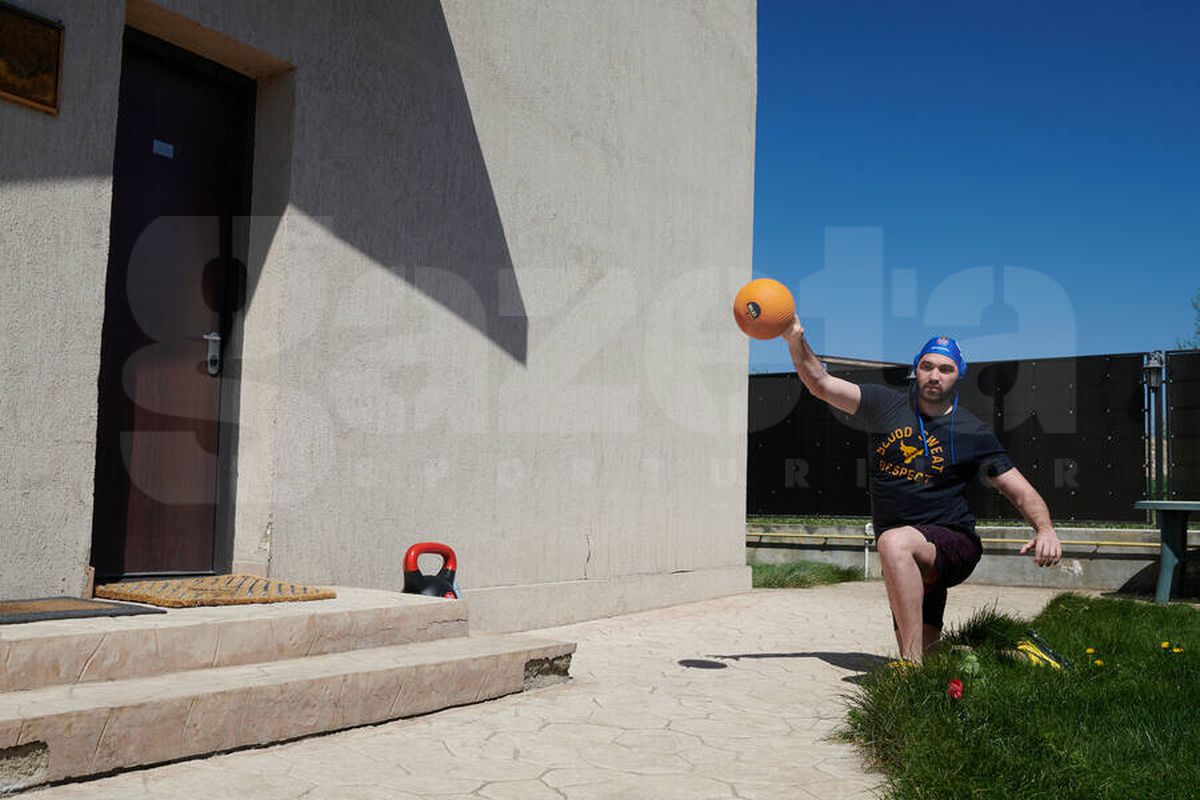 DOR DE SPORT » Ediție specială a Gazetei de azi: ziar cu 12 coperte! Sportivii s-au lăsat fotografiați în casele lor, gata echipați de competiții