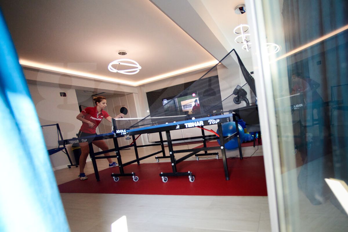 DOR DE SPORT » Ediție specială a Gazetei de azi: ziar cu 12 coperte! Sportivii s-au lăsat fotografiați în casele lor, gata echipați de competiții