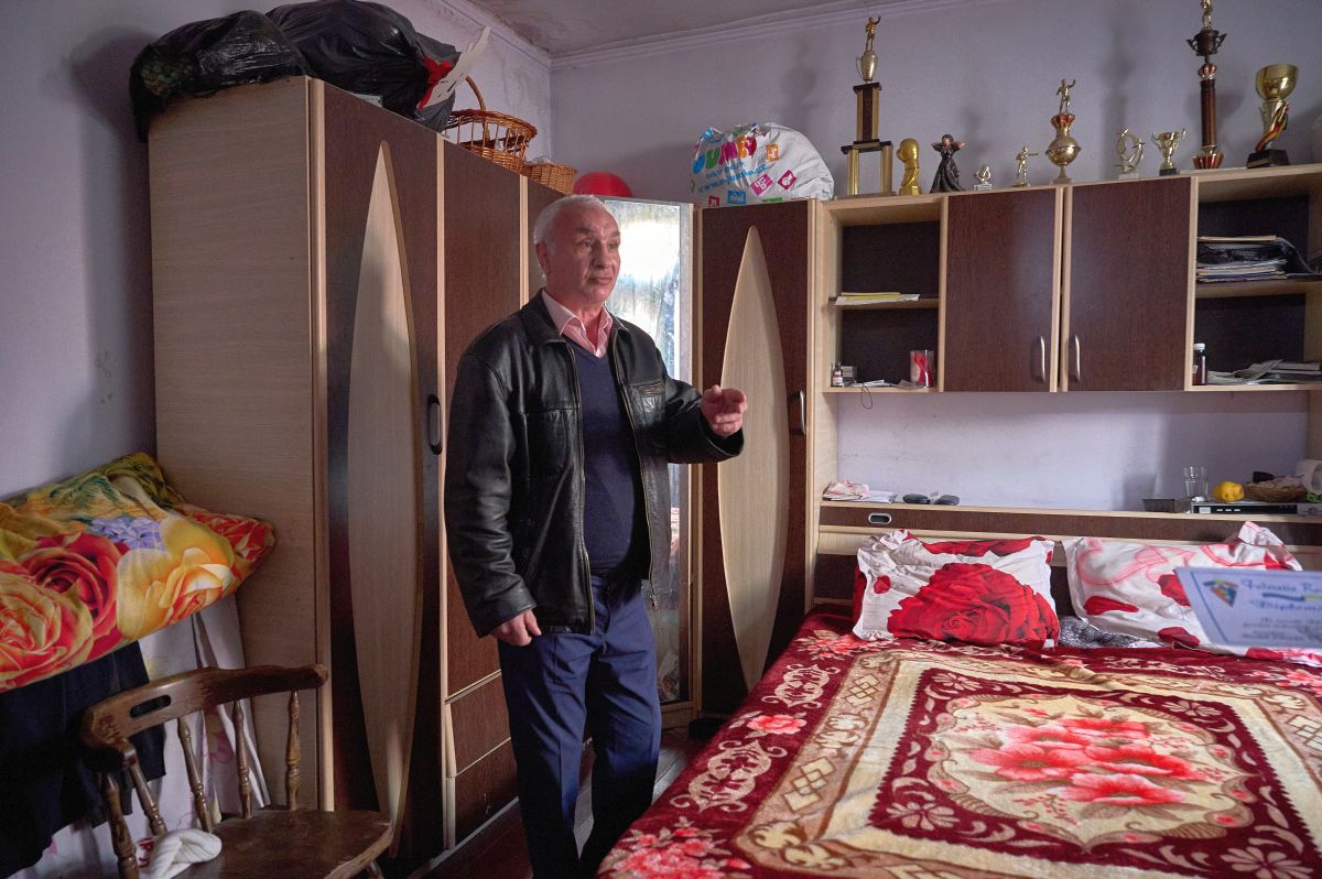 Viață de campion: 12 m² + igrasie » Cel mai talentat boxer al României are o pensie infimă și trăiește într-o casă minusculă și dărăpănată din Ferentari! Cum îl poți ajuta