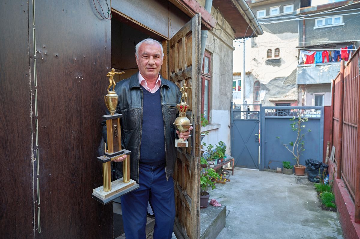 Viață de campion: 12 m² + igrasie » Cel mai talentat boxer al României are o pensie infimă și trăiește într-o casă minusculă și dărăpănată din Ferentari! Cum îl poți ajuta