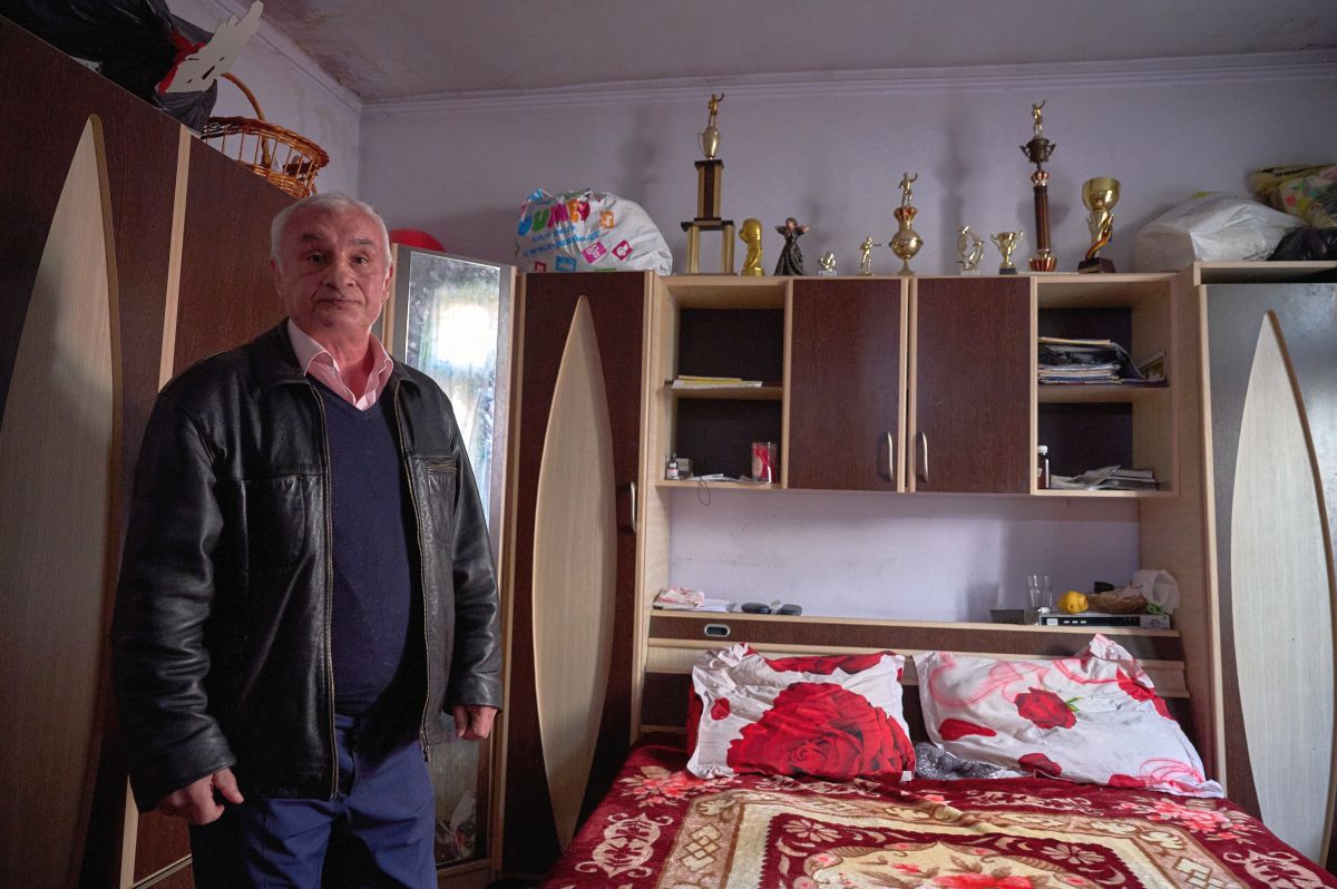 Viață de campion: 12 m² + igrasie » Cel mai talentat boxer al României are o pensie infimă și trăiește într-o casă minusculă și dărăpănată din Ferentari! Cum îl poți ajuta