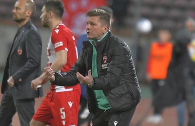 Uhrin e cu gândul la meciul de baraj » Ce prim „11” pregătește pentru duelul decisiv