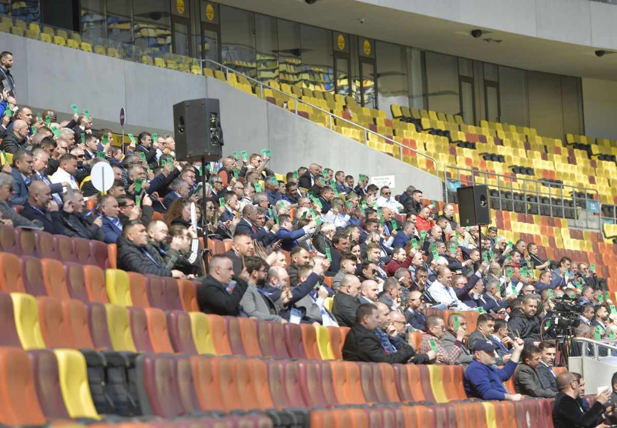 Răzvan Burleanu a marcat cu poarta goală » Ales în unanimitate pentru al 3-lea mandat la FRF: 272 de voturi pentru, zero împotrivă, zero abțineri!